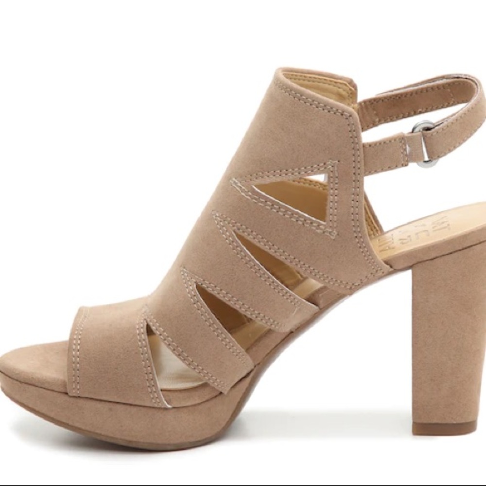 NATURALIZER HEELS